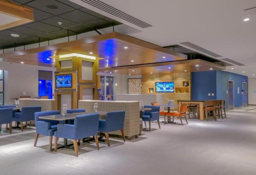 فندق Holiday Inn Express & Suites Miami Airport East, An Ihg