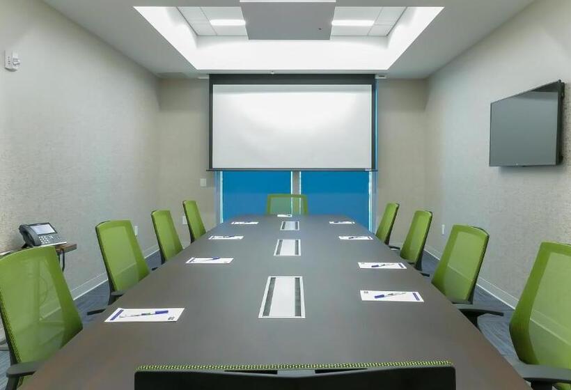 فندق Holiday Inn Express & Suites Miami Airport East, An Ihg