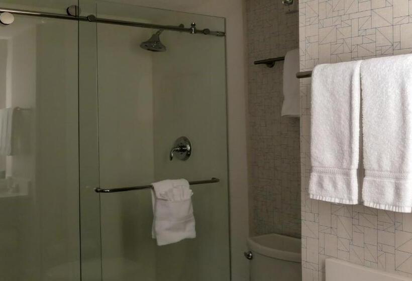 فندق Holiday Inn Express & Suites Miami Airport East, An Ihg