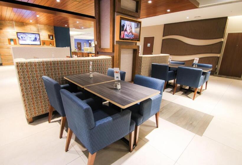 فندق Holiday Inn Express & Suites Miami Airport East, An Ihg