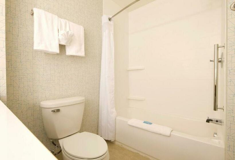 فندق Holiday Inn Express & Suites Monroe, An Ihg