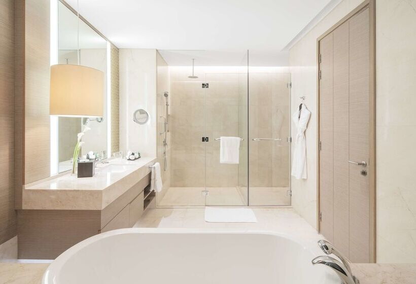 هتل Radisson Collection Muscat, Hormuz Grand