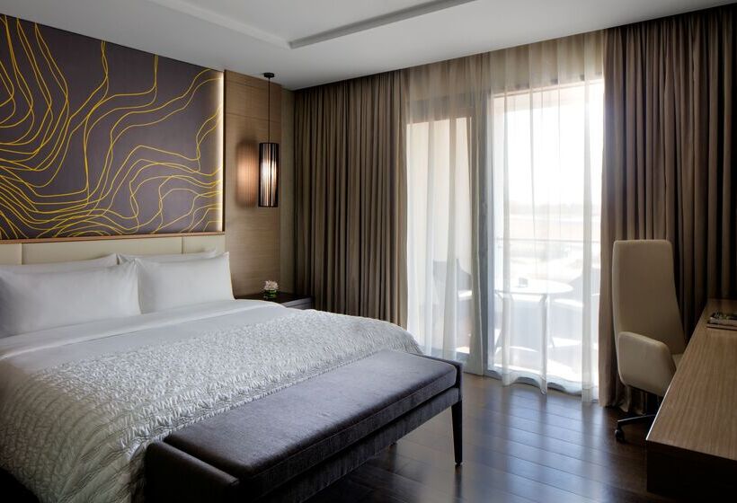 هتل Radisson Collection Muscat, Hormuz Grand