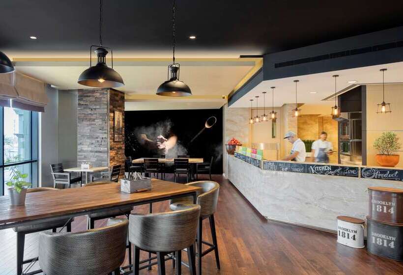 Отель Hyatt Regency Dubai Creek Heights