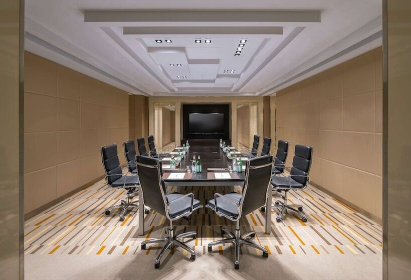 Отель Hyatt Regency Dubai Creek Heights