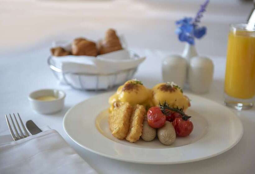 Отель Hyatt Regency Dubai Creek Heights