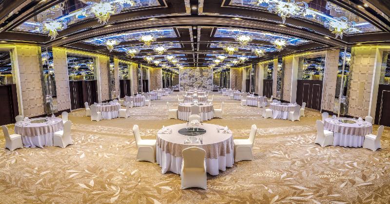 Отель Hyatt Regency Dubai Creek Heights