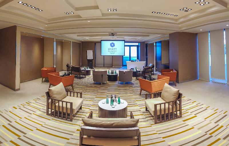 Отель Hyatt Regency Dubai Creek Heights