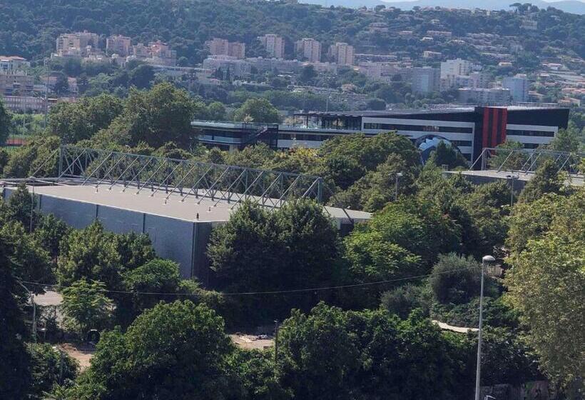 בית מלון כפרי Ibis Budget Nice Palais Nikaia