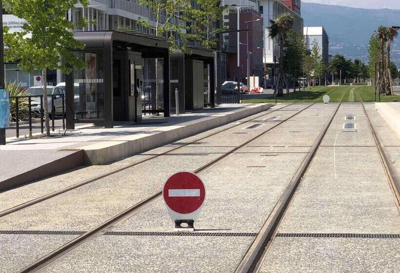 בית מלון כפרי Ibis Budget Nice Palais Nikaia