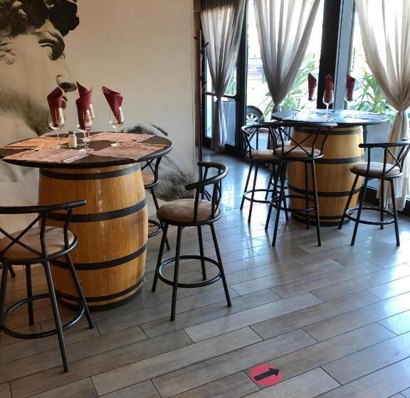 בית מלון כפרי Ibis Budget Nice Palais Nikaia