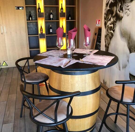 בית מלון כפרי Ibis Budget Nice Palais Nikaia