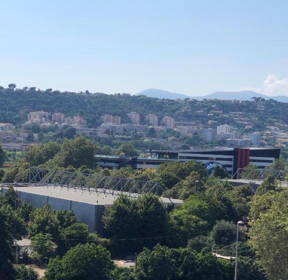 בית מלון כפרי Ibis Budget Nice Palais Nikaia