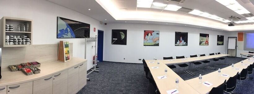 ホテル Ibis Styles La Louviere