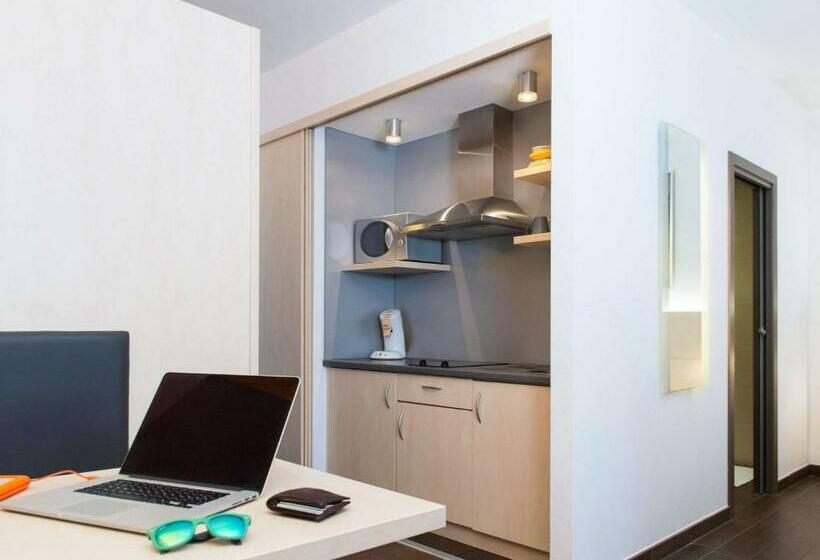 ホテル Ibis Styles La Louviere