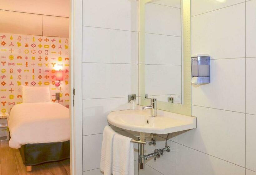 ホテル Ibis Styles La Louviere