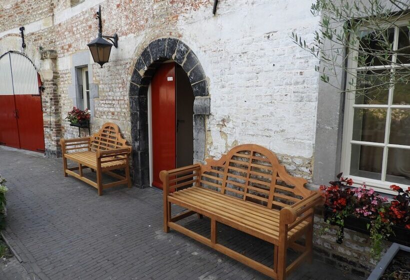 בית מלון כפרי Kasteel Schaloen