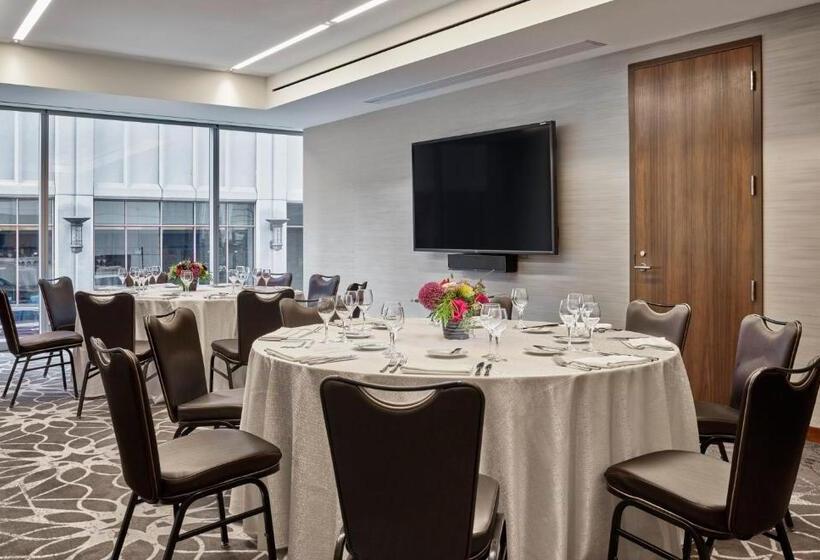 هتل Loews Chicago