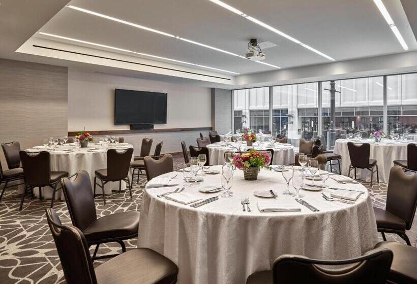 هتل Loews Chicago