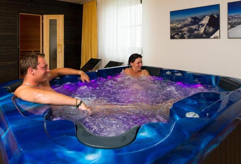 هتل Luční Bouda