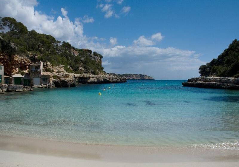 هتل Marblau Hostal