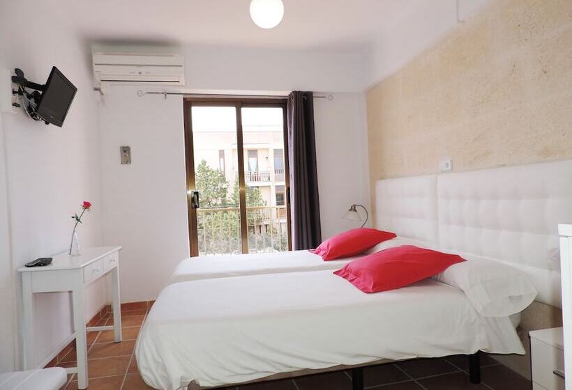 هتل Marblau Hostal