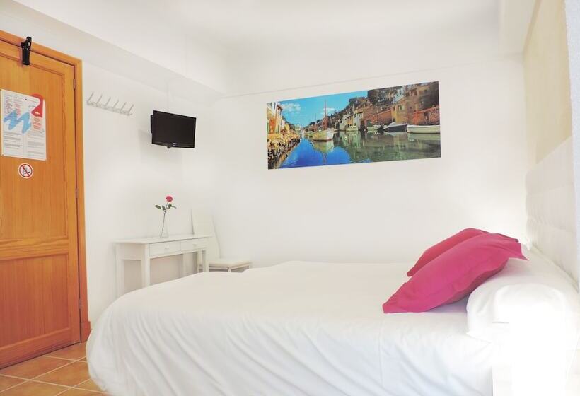 هتل Marblau Hostal