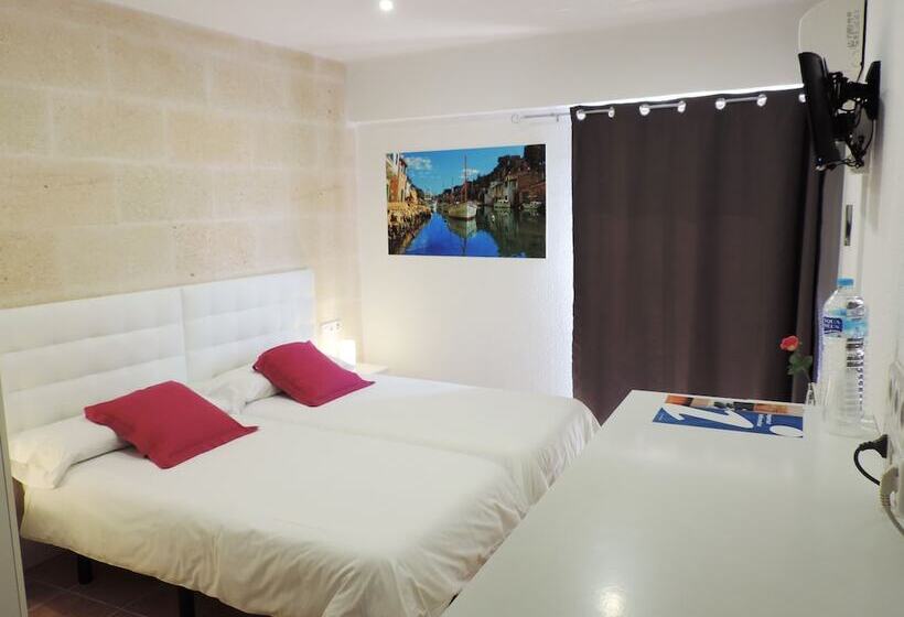 هتل Marblau Hostal