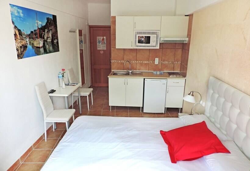 هتل Marblau Hostal