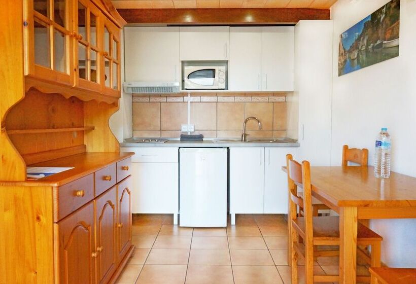 هتل Marblau Hostal