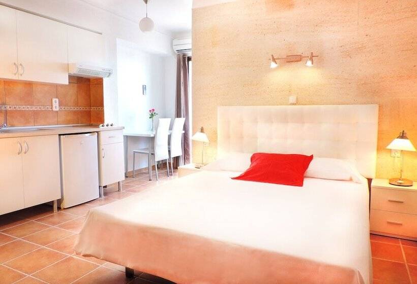 هتل Marblau Hostal