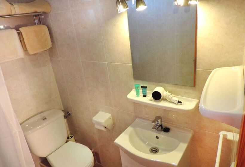 هتل Marblau Hostal