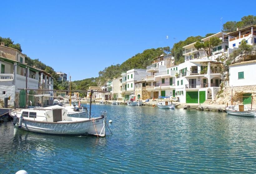 هتل Marblau Hostal