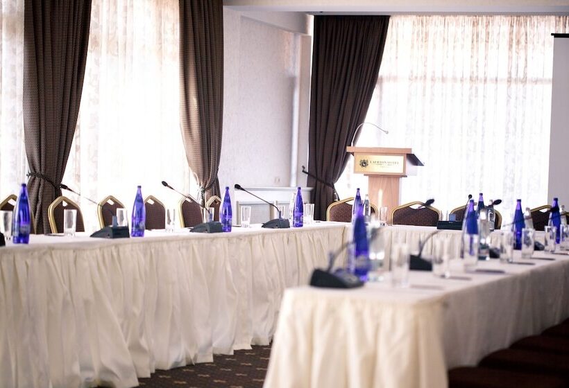 هتل Tbilisi Laerton