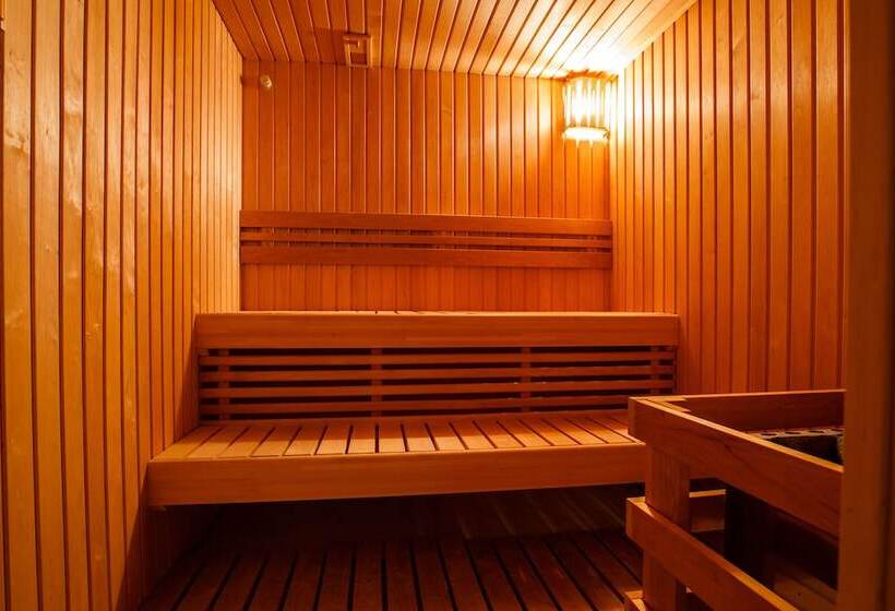 هتل Tbilisi Laerton