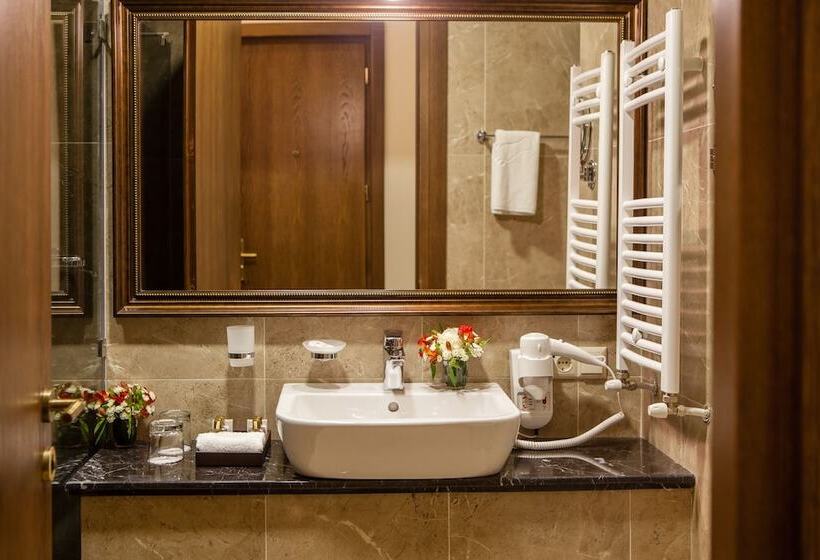 هتل Tbilisi Laerton