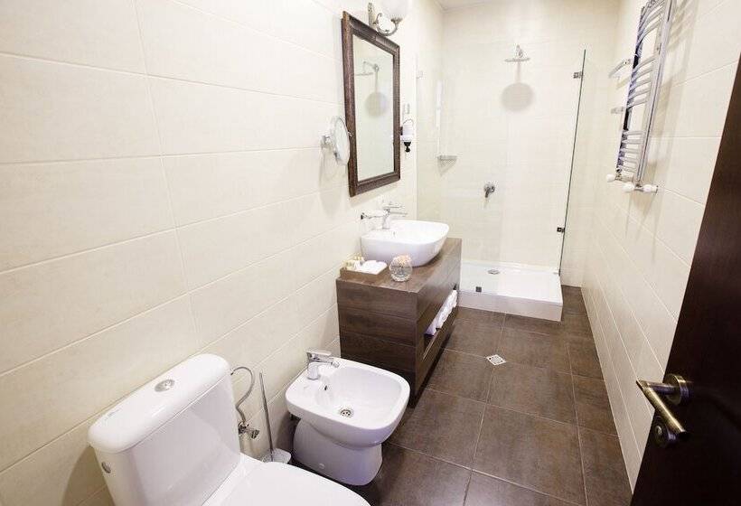 هتل Tbilisi Laerton