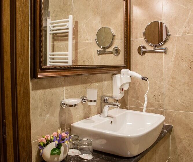 هتل Tbilisi Laerton