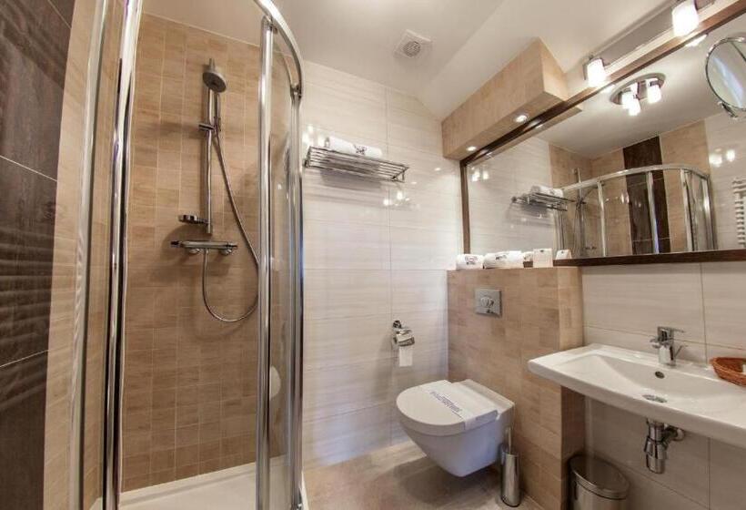 בית מלון כפרי Skarbek