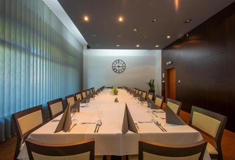 ホテル Spolcentrum