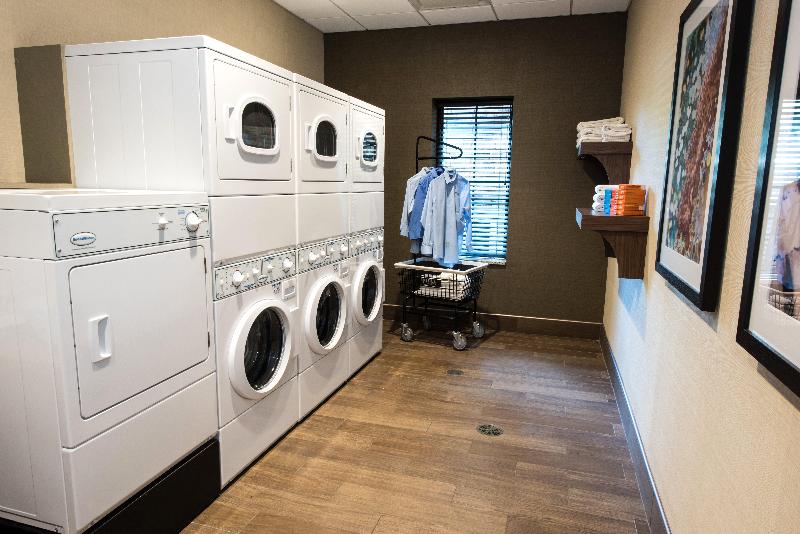 Отель Staybridge Suites Albany Wolf Rd Colonie Center, An Ihg