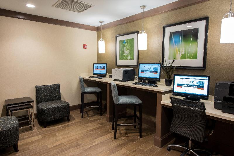 Отель Staybridge Suites Albany Wolf Rd Colonie Center, An Ihg