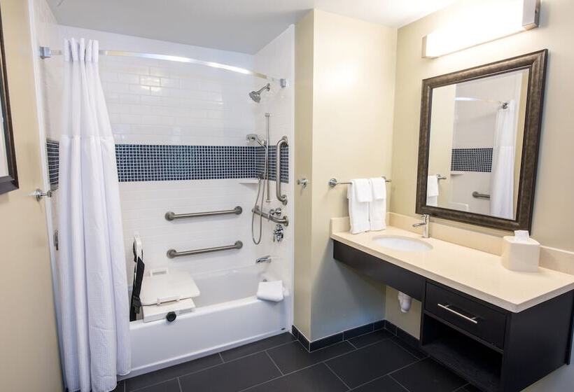 Отель Staybridge Suites Albany Wolf Rd Colonie Center, An Ihg