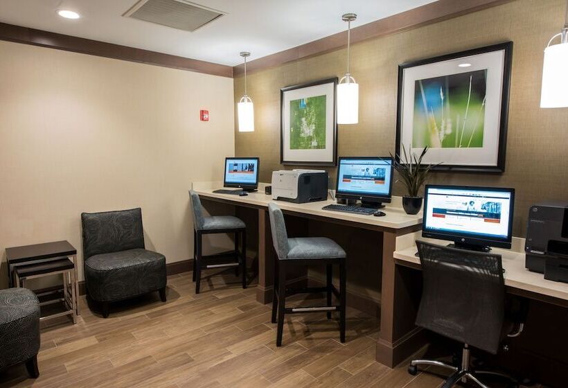 Отель Staybridge Suites Albany Wolf Rd Colonie Center, An Ihg