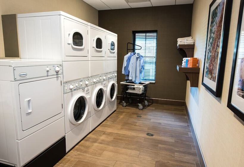 Отель Staybridge Suites Albany Wolf Rd Colonie Center, An Ihg