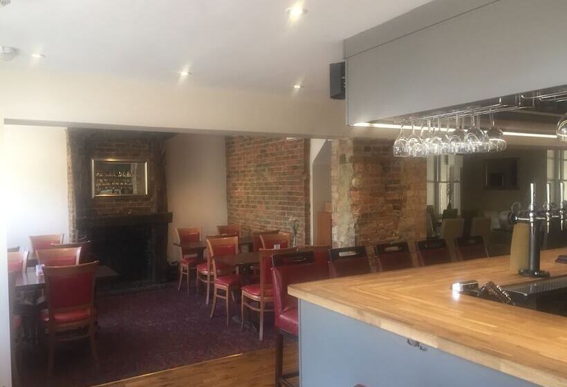 בית מלון כפרי The Castle Inn