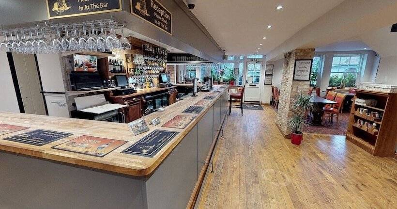 בית מלון כפרי The Castle Inn