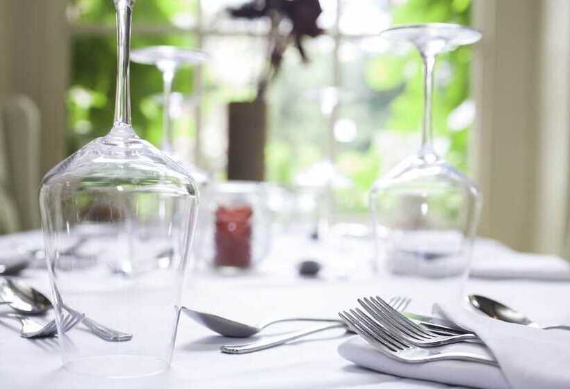 בית מלון כפרי The Castle Inn