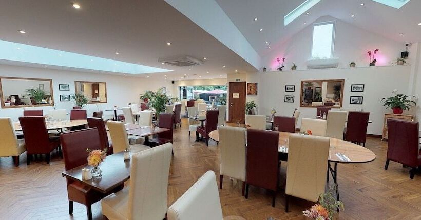 בית מלון כפרי The Castle Inn