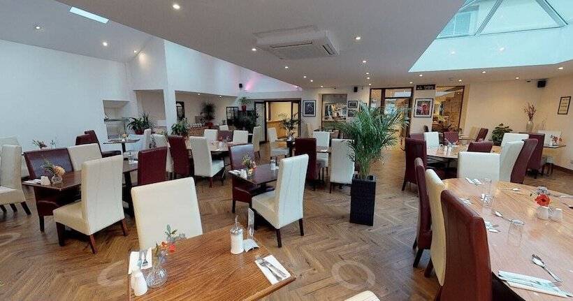 בית מלון כפרי The Castle Inn